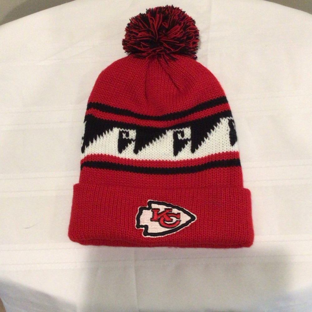 Adult Kanas Chiefs red and white beanie with Pom Pom